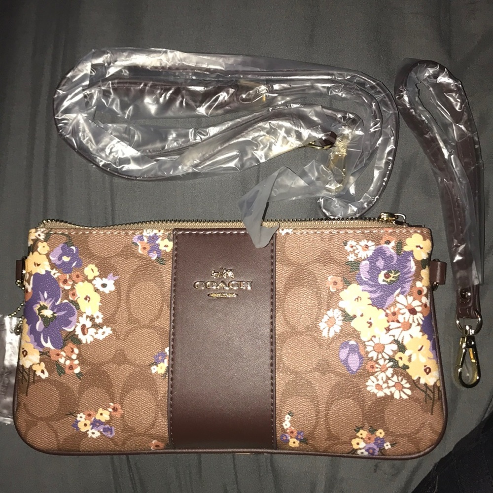 Coach Purse, turns: Clutch, Wristlet, crossbody - Picture 6 of 7